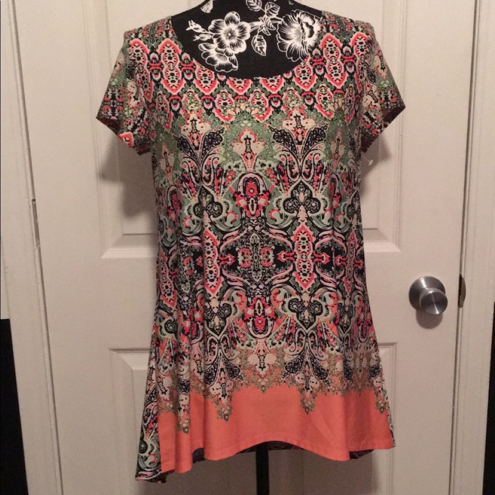 Sunny Leigh Women’s Tunic Blouse multi colored.